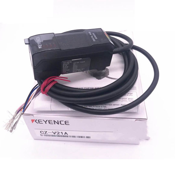 1PC Keyence Digital Sensor CZ-V21A New In Box 