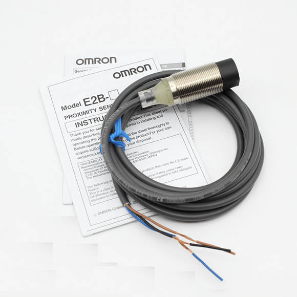 New OMRON E2G-M18KS05-WS-C1 