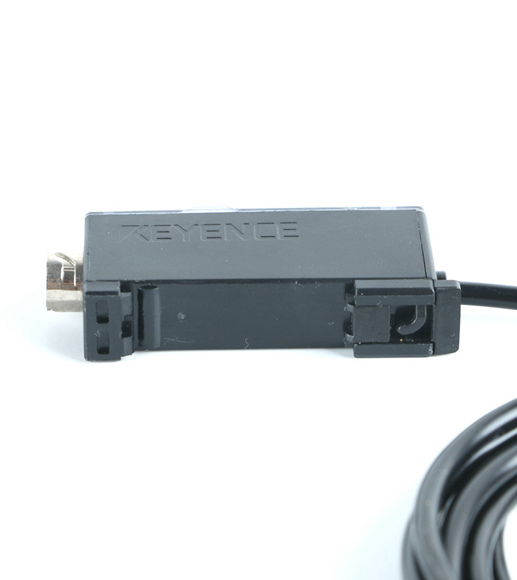 1PC New In Box KEYENCE FS2-62 Optical Fibre Sensor #Q7988 ZX 