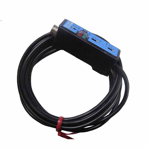 1PC Keyence FS2-60 FS260 fiberoptic amplifier sensor New In Box